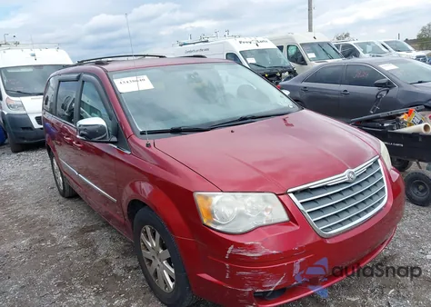 2010 Chrysler Town & Country Touring Plus z USA, uszkodzony, nr VIN 2A4RR8DX2AR416748